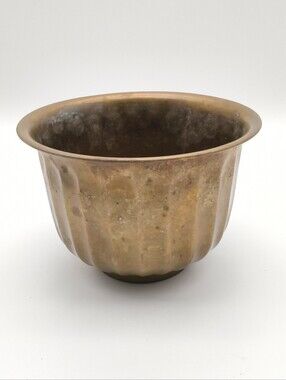 Vintage Brass Fluted Planter Pot – Mid-Century Ribbed Footed Cachepot